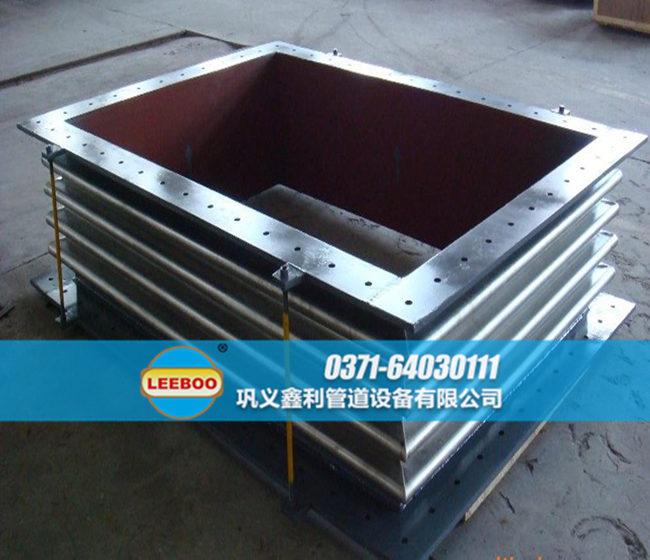 矩形<a href=http://m.hnsairui56.com target=_blank class=infotextkey>補(bǔ)償器</a>發(fā)貨現(xiàn)場(chǎng)