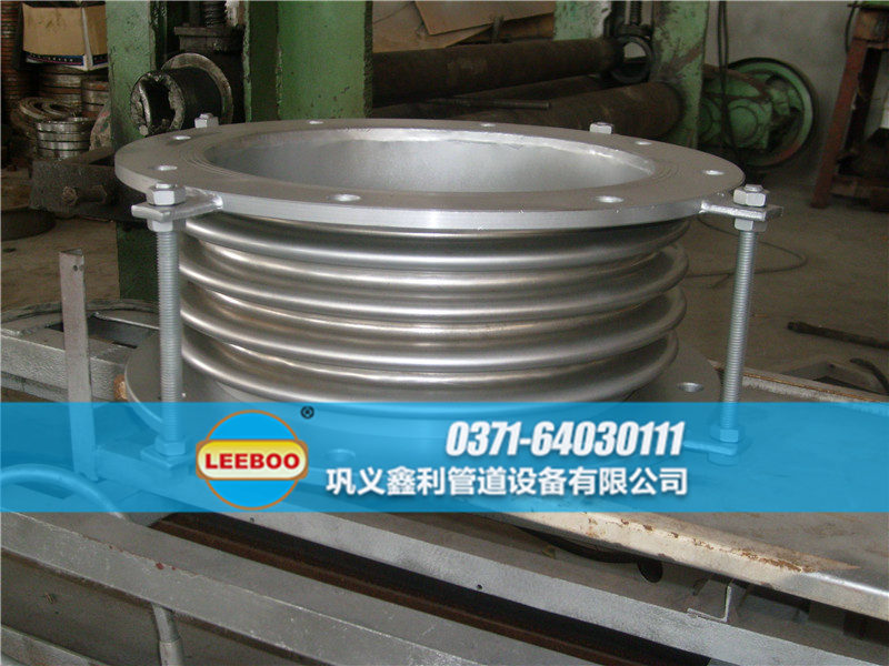 大口徑波紋<a href=http://m.hnsairui56.com target=_blank class=infotextkey>補(bǔ)償器</a>車間圖