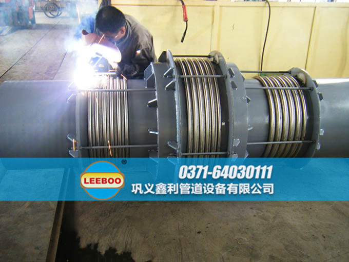 直管壓力平衡<a href=http://m.hnsairui56.com target=_blank class=infotextkey>補(bǔ)償器</a>生產(chǎn)車間