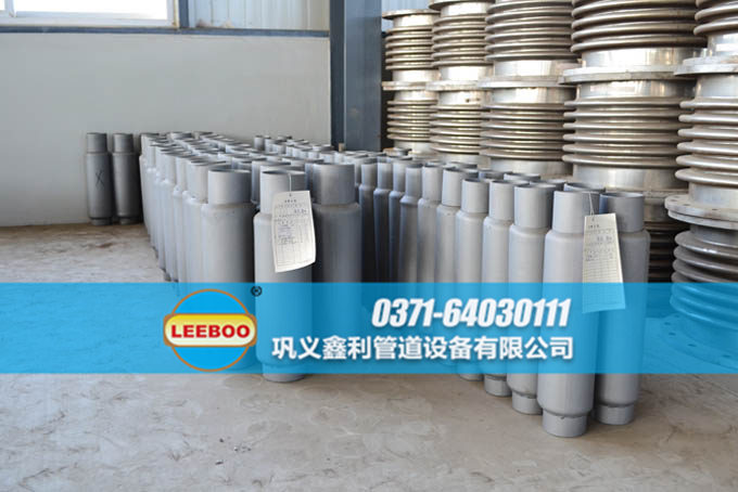 鑫利<a href=http://m.hnsairui56.com target=_blank class=infotextkey>補(bǔ)償器</a>車間一角