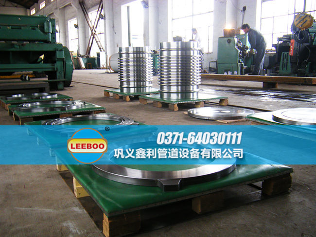 鑫利<a href=http://m.hnsairui56.com target=_blank class=infotextkey>補(bǔ)償器</a>組裝車間